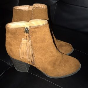 8 1/2 tan booties